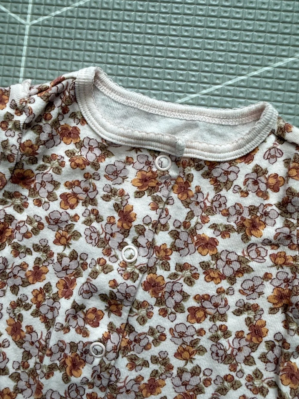 Carters|Baby girl Cream Ditsy Floral Footed One-Piece,long sleeve footies•••3M